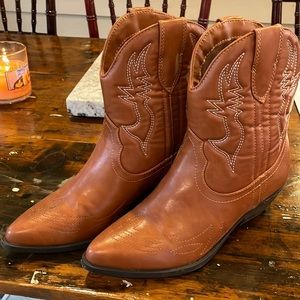 Soda brand women’s cowboy boots sz. 9